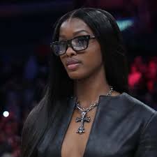 Mariners Pitcher's Girlfriend Calls Out Fans After Disturbing Social Media  Messages