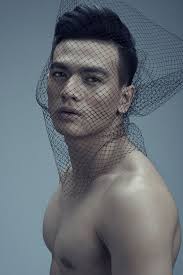 Chàng thơ" duy nhất của Đỗ Mạnh Cường khoe bụng múi cùng loạt mỹ nhân Việt