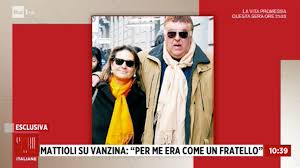 Gravissimo lutto per l'attore maurizio mattioli che attualmente è in onda nella fiction publispei i cesaroni 6 nei panni di la moglie, barbara, stando alle prime informazioni, soffriva da tempo a. Mia Moglie Morta Maurizio Mattioli In Lacrime Il Dramma In Tv