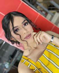 Karen Heredia's Instagram, Twitter & Facebook