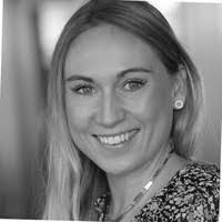 Julie Wedel's Instagram, Twitter & Facebook