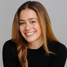 Alicia Scully's Instagram, Twitter & Facebook