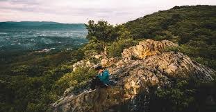Mengikuti perjalanan para pemburu kekayaan di gunung kawi. Spot Favorit Menikmati Keindahan Kota Bogor Dari Gunung Kapur Ciampea