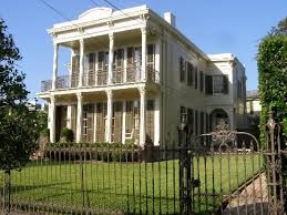 The Historic St Charles Streetcar Starts At Canal St Royal St In The French Quarter Becomes New Orleans Homes Celebrity Houses New Orleans Garden District