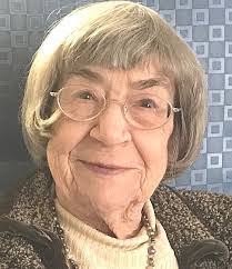 Hannah Hammer's Instagram, Twitter & Facebook