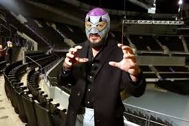 El hijo del fantasma (nacido el 30 de abril de 1984), también trabaja bajo el nombre de ring king cuerno, es un luchador profesional mexicano activamente como técnico en lucha libre aaa worldwide (aaa). Debutara Fantasma En Nxt