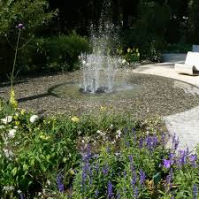 Dieser gartenbrunnen modern lichtgrau kann das highlight in ihrem garten, auf dem balkon oder der terrasse sein. Springbrunnen Und Wasserspiele