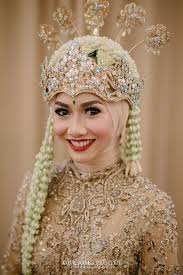Pada saat itu kajian antropologi lebih memusatkan pada penduduk yang merupakan masyarakat tunggal, tunggal dalam arti kesatuan masyarakat yang tinggal di suatu. Pakaian Adat Jawa Barat Sunda Info Gtk