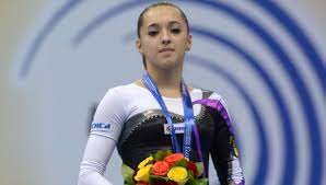 Paparazzi au reușit să surprindă acest moment care a făcut valuri în presa internațională. Larisa Iordache Este De Nerecunoscut Cum AratÄƒ Acum Fosta GimnastÄƒ