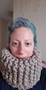 Making a plush winter scarf