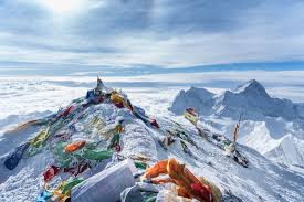 Heavy climber traffic on mount everest have led to exhaustion and tiredness, sometimes resulting in death. Two Climbers Return To Everest To Snapchat The Summit Mount Everest Mount Everest Summit Everest