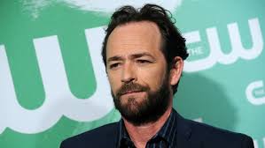 Born and raised in rural fredericktown, ohio, perry was tapped for heartthrob status along with jason priestley on beverly hills 90210, which ran from 1990 to 2000. Luke Perry Beverly Hills Riverdale Est Decede Qui Sont Ses Enfants Photos Magicmaman Com