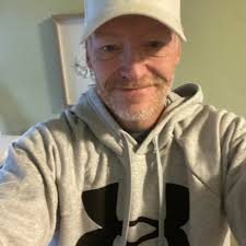 Who is a good hair cutter to go to in Elwood, Indiana?