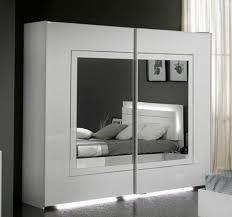 Armoire Laquee Noire Noir Et Blanc Laque Porte Coulissante Toilette Blanche But Conforama Por Chambres A Coucher Modernes Meuble Bas Salon Meuble Bas Blanc