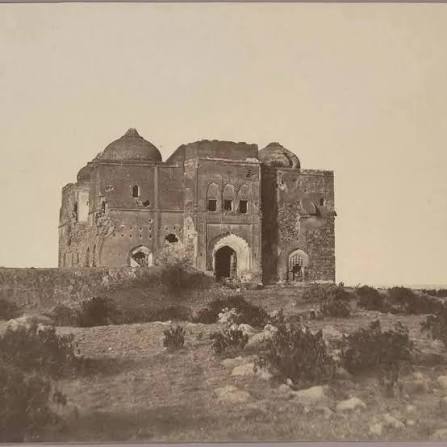A Past and Present view of Chauburji, It is a four-domed Tughlaq-era building said to be built by Firoz Shah Tughlaq. However massive damage during the 1857 uprising and its nineteenth-century restoration