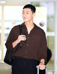 He gears up every ensemble with that undeniable psj charm, a slick attitude, and a cool haircut to boot. Park Seo Joon Reveals Charming New Chestnut Shaped Haircut Soompi