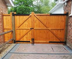 Traditional farmhouse color is key to achieving the desired look of your gate, and selecting the right color can make all the difference. Split Driveway Gates The Brentwood Gates And Fences Uk Wooden Gates Driveway Wood Fence Gates Driveway Gate