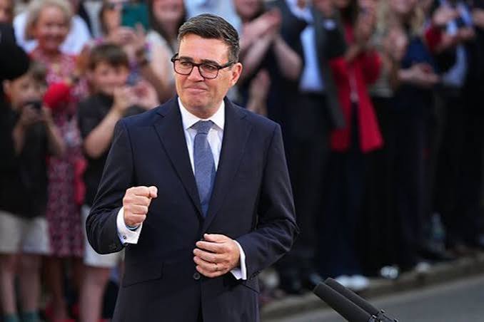 Andy Burnham under huge pressure over Manchester City meetings: 'This absolutely stinks!' - AOL