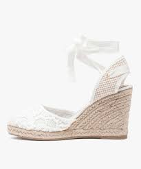 S'adapter au lieu du mariage en dehors de la ville, on évite sérieusement les talons aiguilles. Epingle Sur Lendemain Mariage
