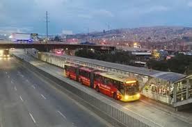 Go stand by the right bus stop and hop on. Asalto Masivo En Bus De Transmilenio En Norte De Bogota