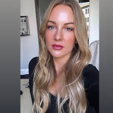 Claire Maas's Instagram, Twitter & Facebook