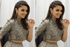 Straight layered side swept hair. 7 Indian Party Hairstyles To Try This 2019 Just Jiha