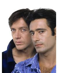 A la recherche d'indépendance, il quitte l'école à 17 ans et enchaîne les petits boulots. 1985 Les Comediens Bernard Giraudeau Et Gerard Lanvin Les Deux Belles Gueules Du Cinema Francais Reunis Pour Le Fil Actors Actresses Beautiful Men Actors