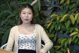 Hal 2 : Vey Ruby Jane Beber Berbagai Bentuk Senjata Pria - GenPI.co