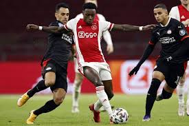 The rivalry between ajax and psv , most commonly known as de topper is one of the main football rivalries of the netherlands. Pays Bas Eredivisie L Ajax S En Sort Bien Le Psv Peut Avoir Des Regrets France Football