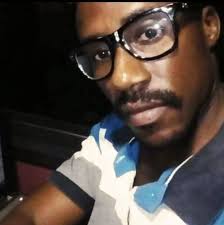 Kindly approve this admin. Hmmm.... I'm outside the country with my bf and  currently pregnant. He insists that his mother comes over when I deliver  instead of my mum. His mum visited