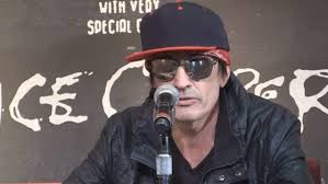 MÖTLEY CRÜE's TOMMY LEE Collaborates With Australian DJ NICK THAYER On 'Fly  S**t' Single