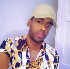 ጉረኛ ነህ ይሉኛል