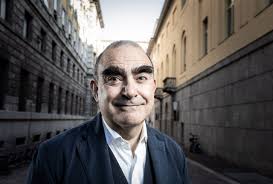 Sorpresa fuori stagione al Teatro Gerolamo con l'anteprima nazionale dello  spettacolo La rivalutazione della tristezza, con Elio il 22 e il 23 maggio 