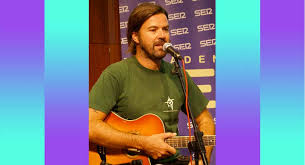 / ˈ r uː s oʊ s /; Jarabe De Palo Il Cantante Pau Dones E Morto Di Cancro A 53 Anni