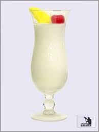 Mettere i fogli di gelatina in una ciotola di acqua fredda per farli ammorbidire in una piccola casseruola, scaldare la metà del latte di cocco. Pina Colada Professione Barman