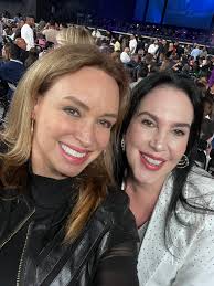 Dora Mazzone (@DoraMazzone)