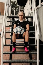 Barbora votíková (born 13 september 1996) is a czech women's football goalkeeper playing for slavia praha and the national team. Zenskym Fotbalem Se V Cesku Da Uzivit Hrat Za Narodak Je Cest Rika Brankarka Slavie Barbora Votikova Refresher Sk