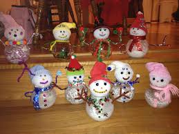 Snowmen Made Out Of Small Fish Bowls And Styrofoam Balls So Fun To Decorate Xmas Crafts Christmas Crafts Diy Christmas Hats