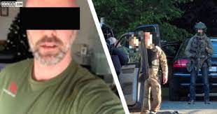 A body found in the woods in belgium on saturday belonged to a rogue soldier who fled his unit a month ago with an arsenal of weapons and threatened to assassinate the country's top virologist, the belgian defense ministry said. Der Belgische Rambo Ist Tot Spartanat