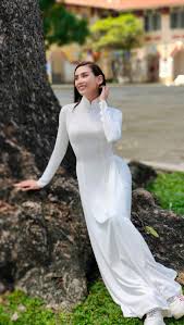 Võ hoàng yến sinh ngày 29 tháng 10 năm 1988 ở tại thành phố hồ chí minh. Vo Hoang Yen Was Surprised When She Posted A Photo Of The Ao Dai Dressed In Feminine Clothes But Pulling Down The Last Photo Was Speechless