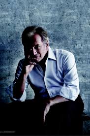 A convicted hit man goes to a parole and receives a lucrative offer from the same prosecutor that earlier sent him to prison. Andrzej Seweryn Nemzeti Szinhaz