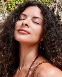 The best photos @kennybraasch10 has ever taken… ever 🤎🥥 ps this was the  swimsuit I said was getting its own post bc the pics were my fav 😩🙌🏽  good job, husband! 😁