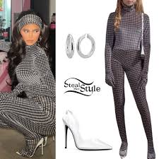Kylie jenner gave us snow queen vibes as she moved on from fan backlash to an apparently fake instagram caption. Kylie Jenner Clothes Outfits Steal Her Style