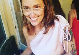 Drogas, tráfico de armas, concubinas... Así fue la vida de la fundadora de  Roxy, Jill Dodd