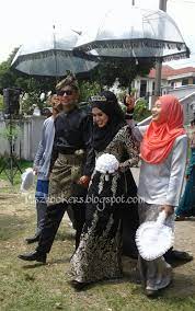 Jan 24, 2019 · halo sobat, pada kesempatan kali ini kami akan berbagi informasi populer tentang contoh tema acara kebersamaan. Tema Perkahwinan Warna Hitam Dan Putih Ceritera Si Gadis Biru