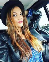 Emisiunea prietenii de la 11 a ajuns la final! Nu O SÄ IÈi VinÄ SÄ Crezi Cum ArÄta Inainte De OperaÈiile Estetice Iubita Unui Cunoscut Targujian Foto Gorjonline Zi De Zi InformaÈi