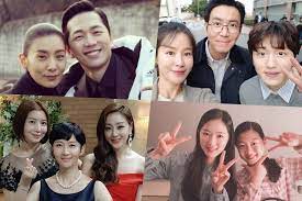 The drama revolves around the lives of housewives living in a luxurious residential area called sky castle in suburban seoul, where wealthy doctors and professors live. Sky Castle Cast Members Say Goodbye To The Drama With Final Comments Soompi