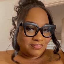 It features a Power™ agitator that uses a 360-degree wash action to break  up messes. The Deep Fill option allows for more water when desired, helping  to saturate loads and loosen stains.