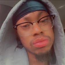 Any voice actors in here?