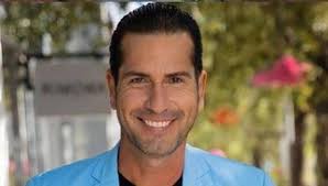 Two temperaments, the same passion for music In La Hija del Mariachi,  Gregorio Pernía gave life to Manuel Rodriguez "El Coloso", a strong  character, impulsive and full of contrasts. Their presence brought